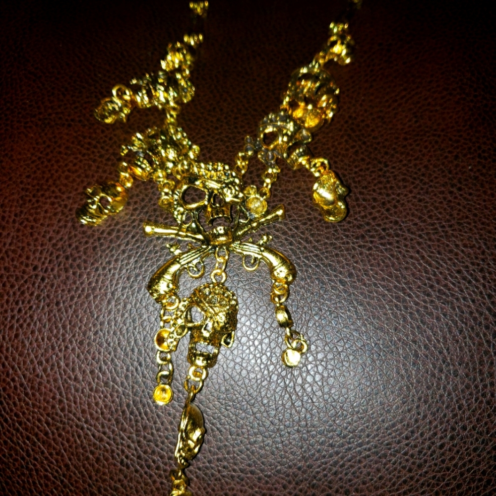 Holoween and dress up necklace  be like pirate ☠